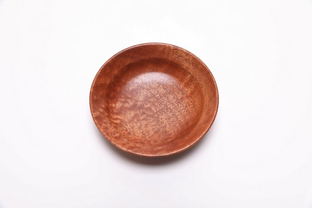  Close-up of pommele sapele wood grain showing stunning chatoyant shimmer effect