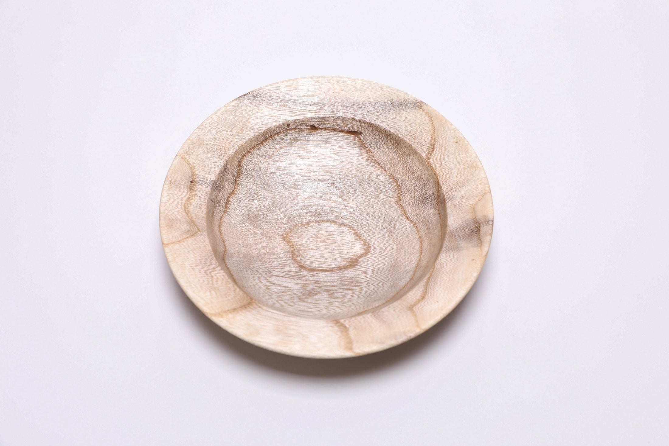 Ironwood ring dish, top view showing iridescent amber and cream figure