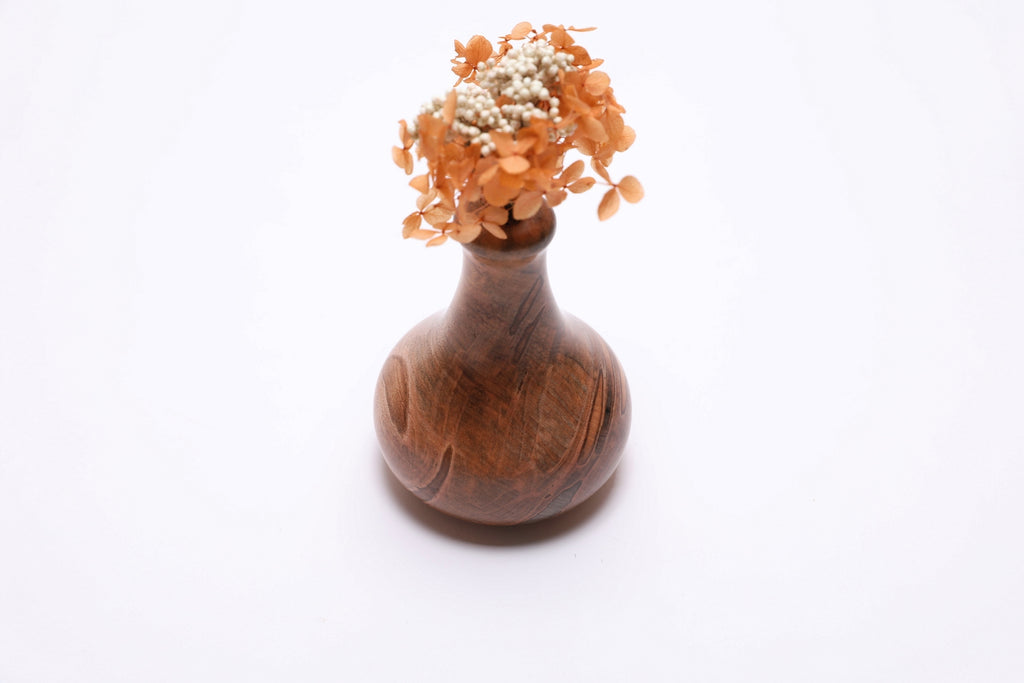 Ambrosia maple weed pot with dried flowers, 90 degree side view, ambrosia figure and color