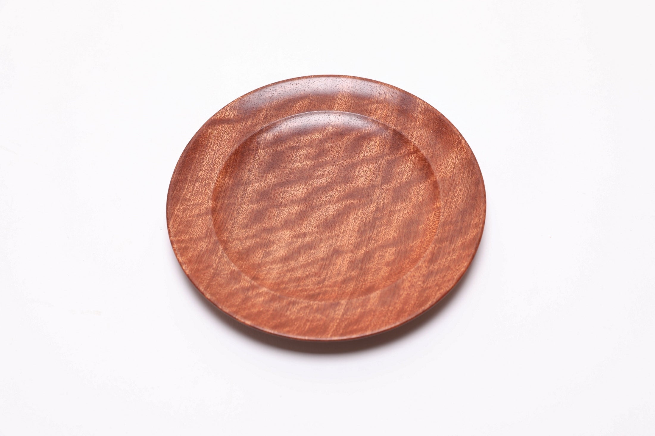Pommele ribbon sapele wooden ring dish, top view rotated 45°, interlocking ribbon and pommele grain detail