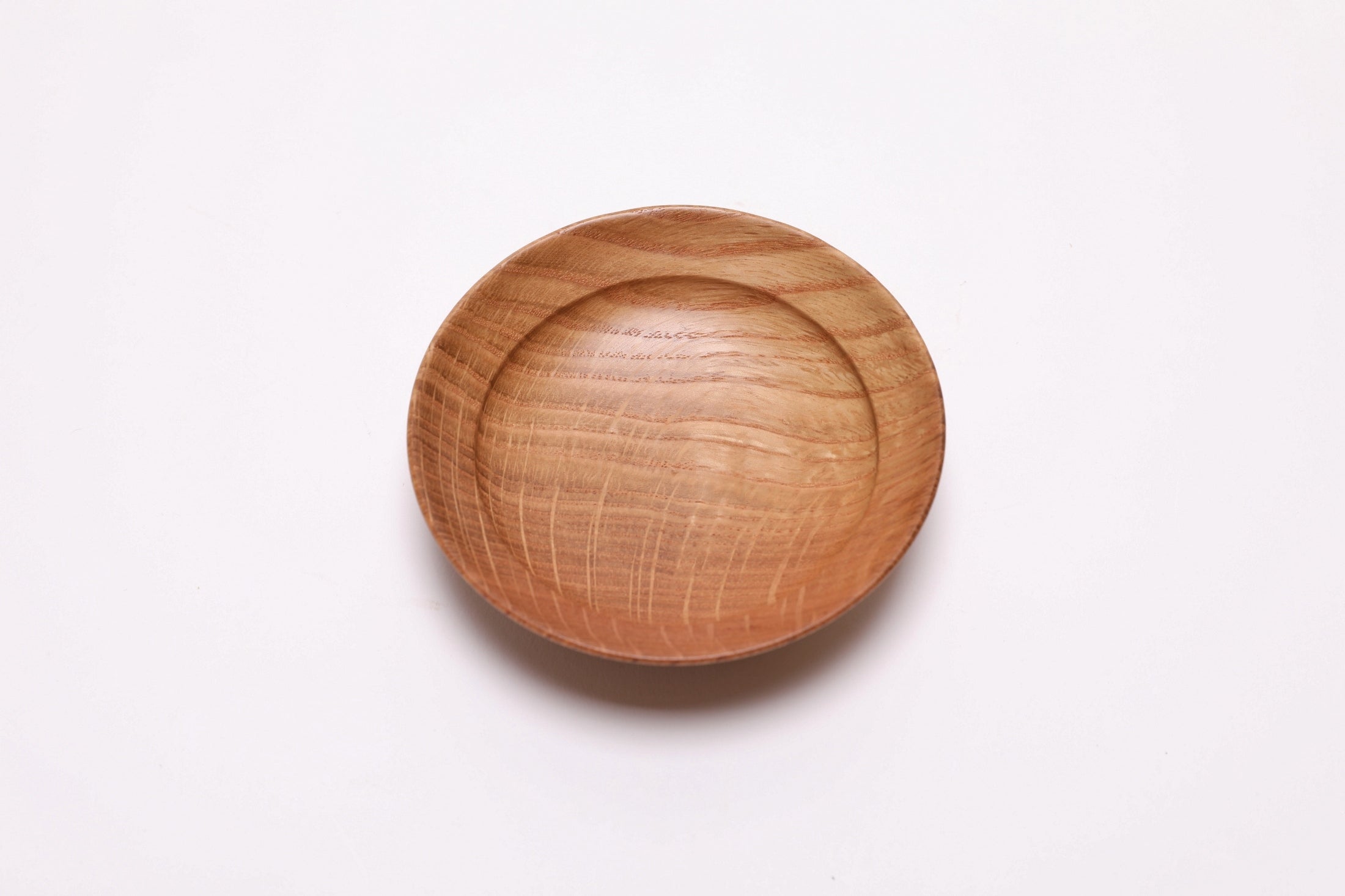 Quartersawn white oak wooden ring dish, top view at 0°, showing shooting star rays and natural grain