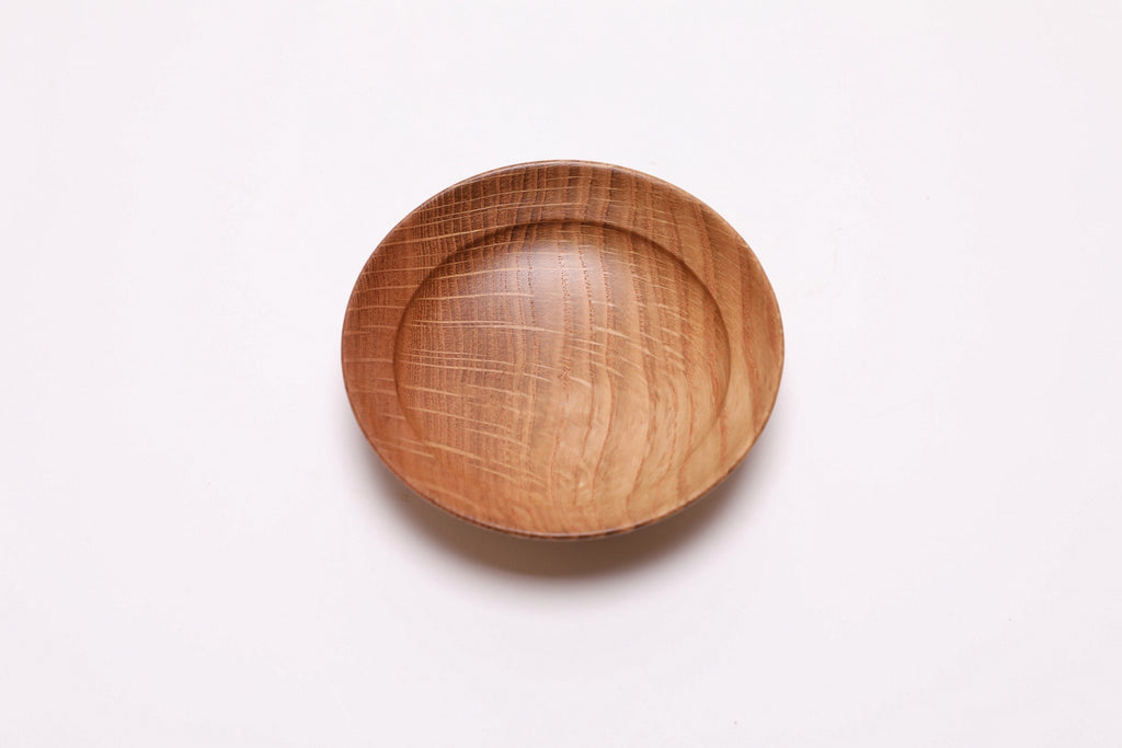 Quartersawn white oak wooden ring dish, top view at 90°, highlighting brown and amber growth ring transition lines