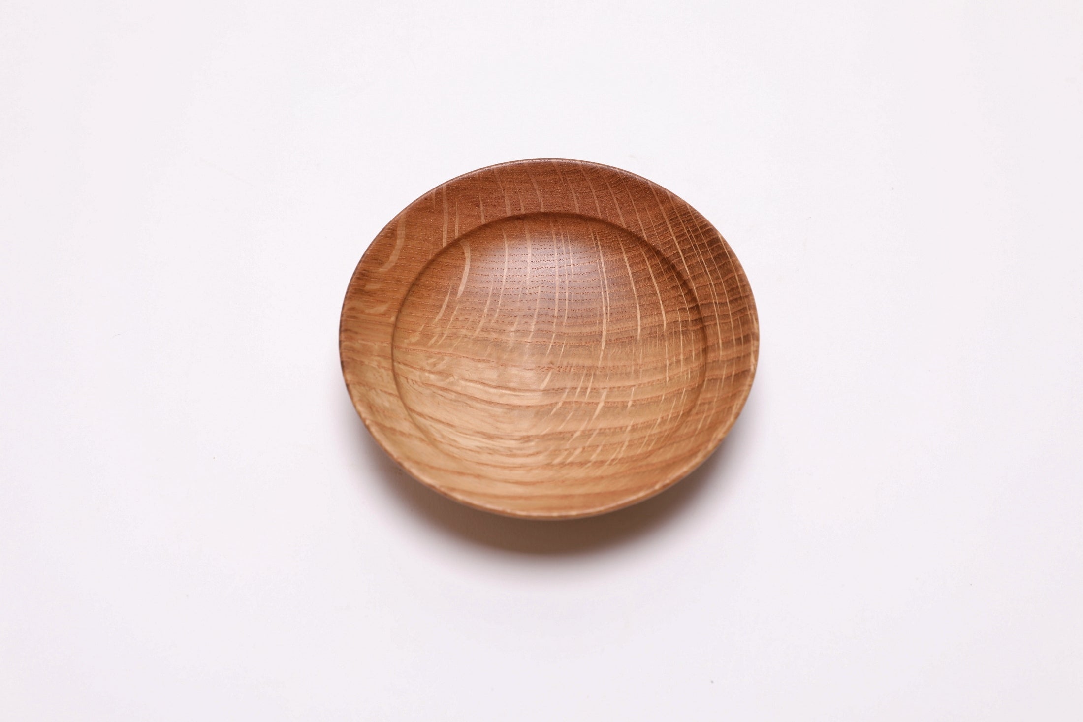 Quartersawn white oak wooden ring dish, top view at 180°, quartersawn ray figure and undercut rim detail