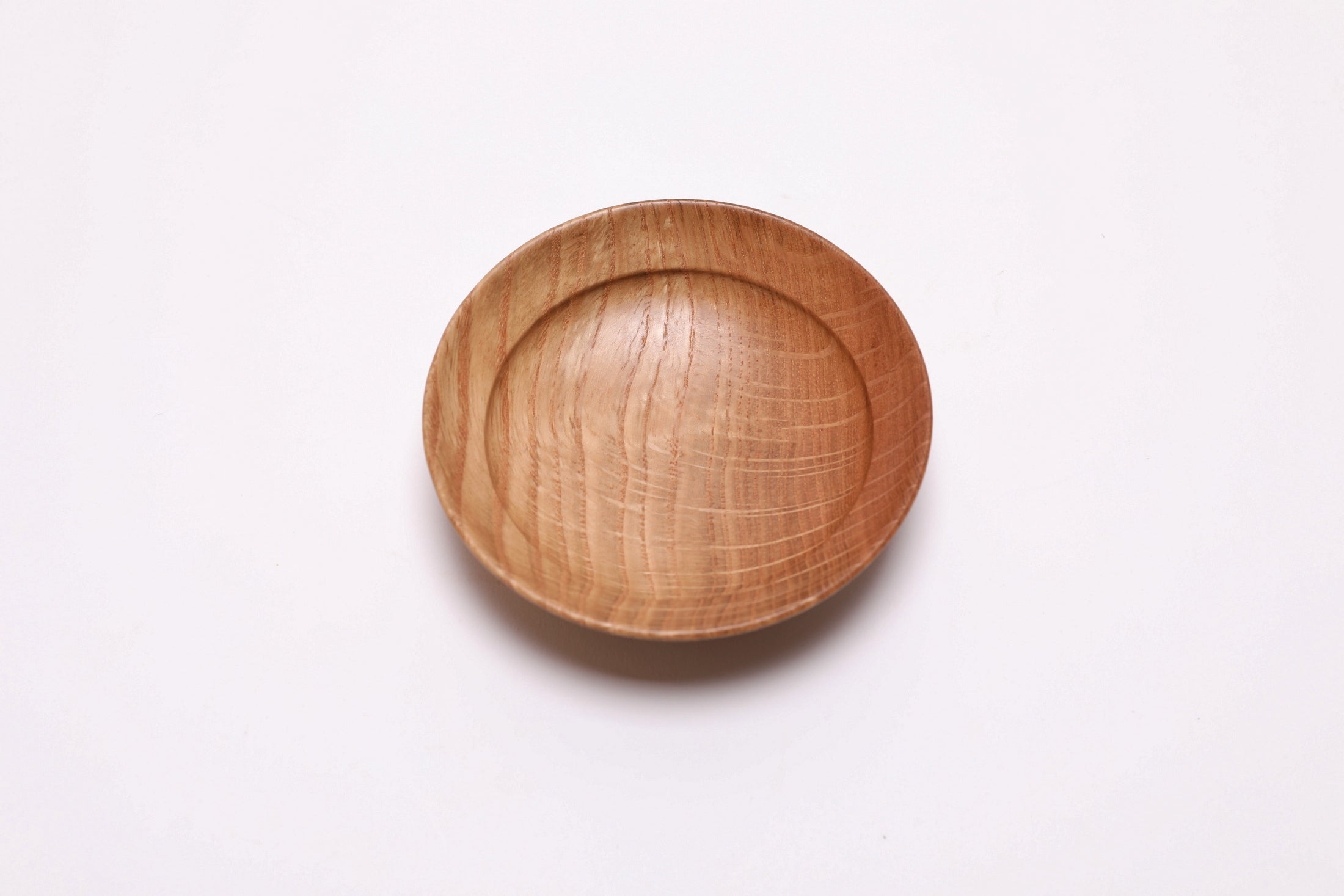 Quartersawn white oak wooden ring dish, top view at 270°, natural grain and food-safe oil finish