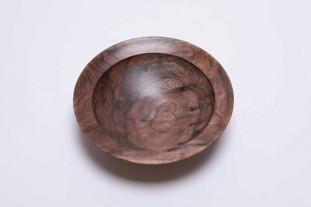 Curly wild black walnut wooden bowl, top view at 90°, highlighting sand to milk chocolate color range and curly figure